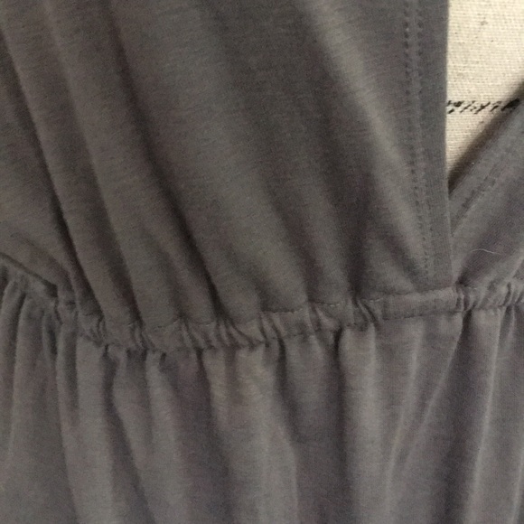 Women’s M Mix & Co. Gray T-shirt Dress deep v neck - Picture 4 of 8